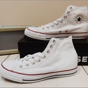 🔴SOLD🔴White converse chucks